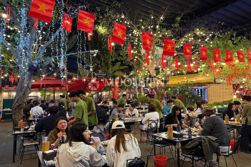 Không gian thoáng mát tại Hải sản Mộc quán