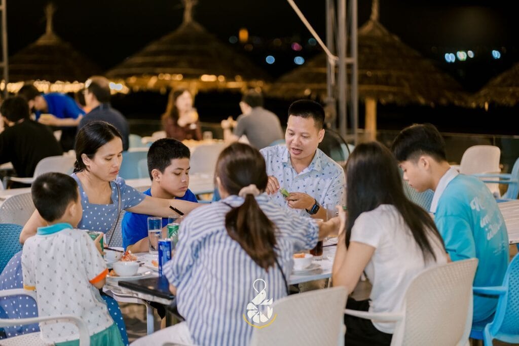 Khách gia đình khu C