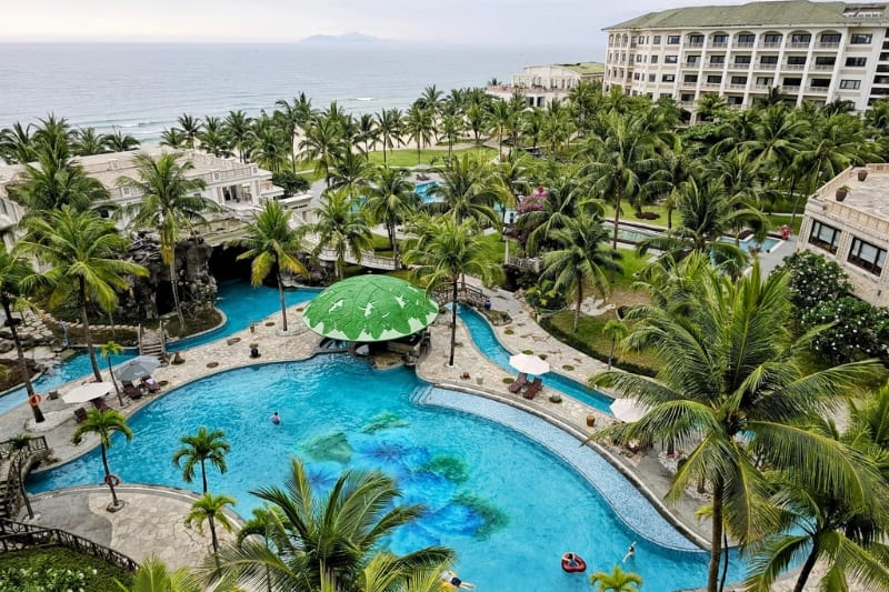 Olalani Resort & Condotel nằm tại bãi biển Non Nước thơ mộng, phóng tầm nhìn ra đại dương rộng lớn