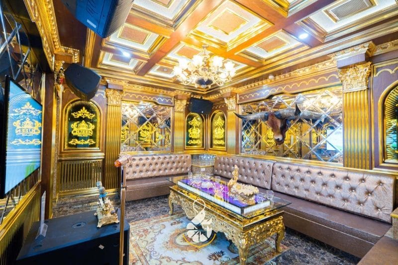 Queen Palace Karaoke Đà Nẵng có thiết kế phòng hát dát vàng sang trọng