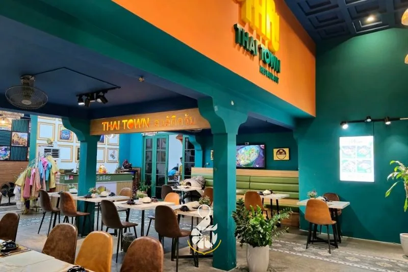 Thai Town Danang là nhà hàng Thái Lan Đà Nẵng có thiết kế mang đậm phong cách Thái với tông màu xanh lá và cam đỏ