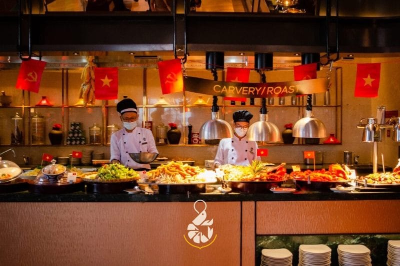 Thiết kế bếp mở vừa thưởng thức buffet hải sản tại Đà Nẵng và quá trình chế biến đẹp mắt 