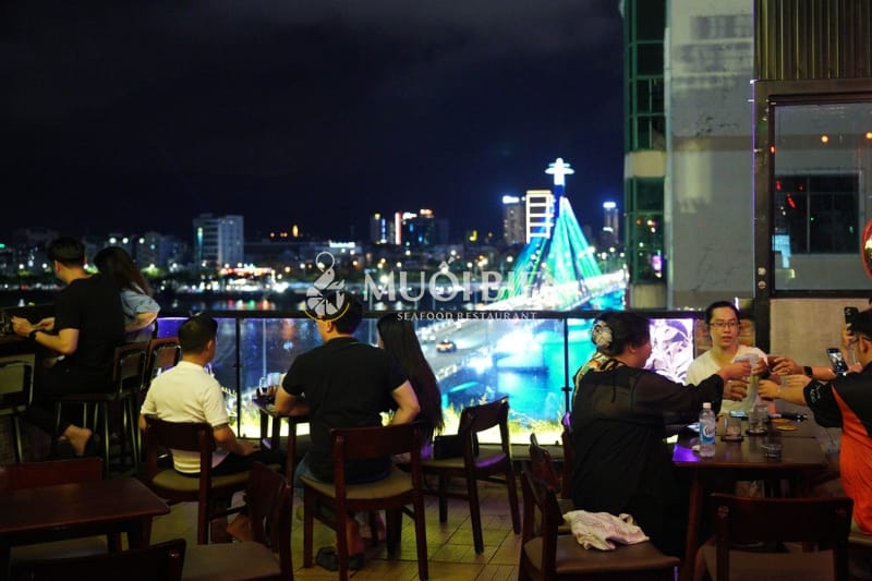 Nhà hàng view sông Hàn Da Nang Rooftop-Craft Beer lãng mạn về đêm