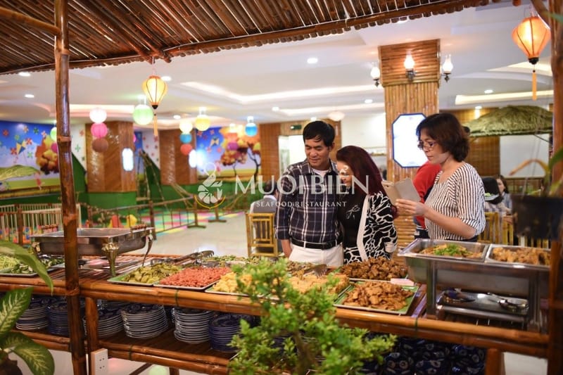 Nhà hàng Ngó Sen phục vụ buffet đa dạng, quy tụ đặc sản ba miền