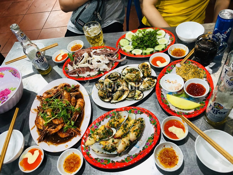 Delicious and affordable seafood dishes at Nam Danh Seafood Restaurant.