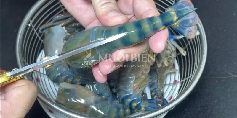 Hướng dẫn sơ chế tôm