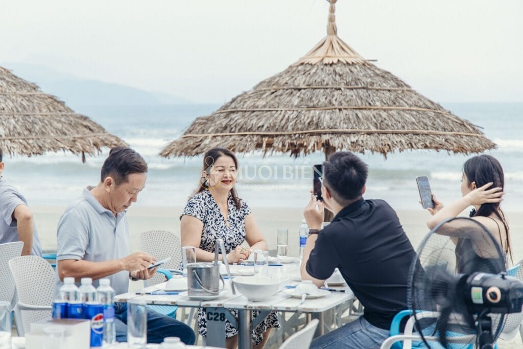 View biển Mỹ Khê tại Muối Biển Seafood