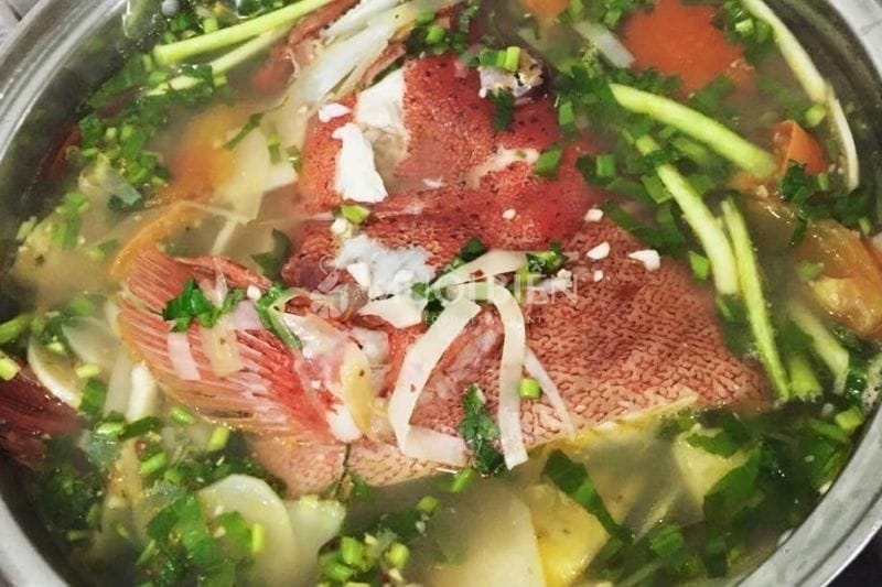 Cá mú đỏ nấu lẩu măng chua cá mú đỏ nấu lẩu