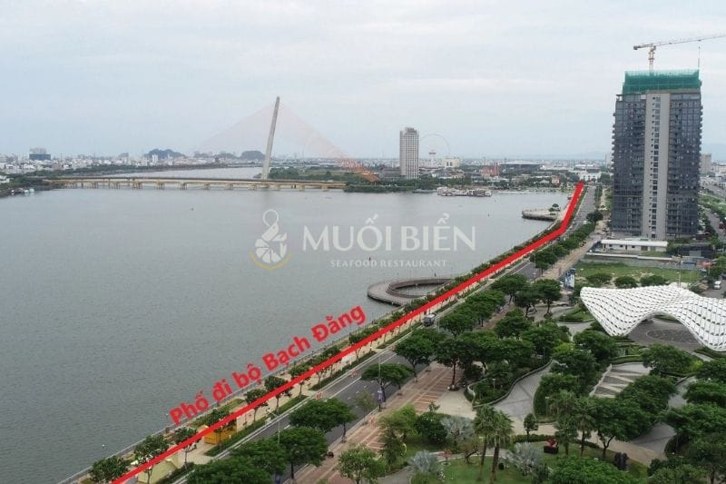 Phố đi bộ Bạch Đằng