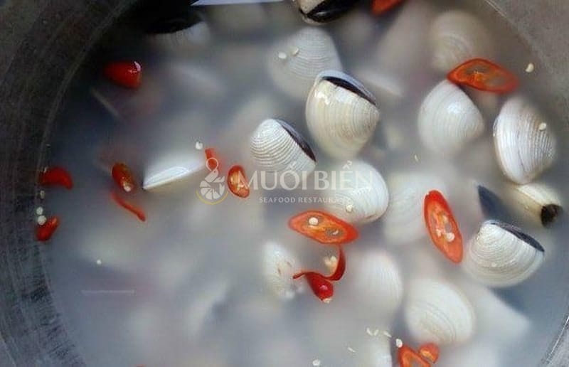 ngâm nghêu với nước vo gạo cách ngâm nghêu sạch cát