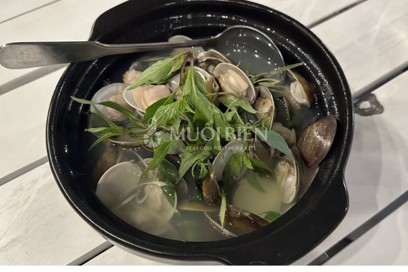 nghêu hấp sả tại Muối Biển Seafood Restaurant con nghêu là con gì