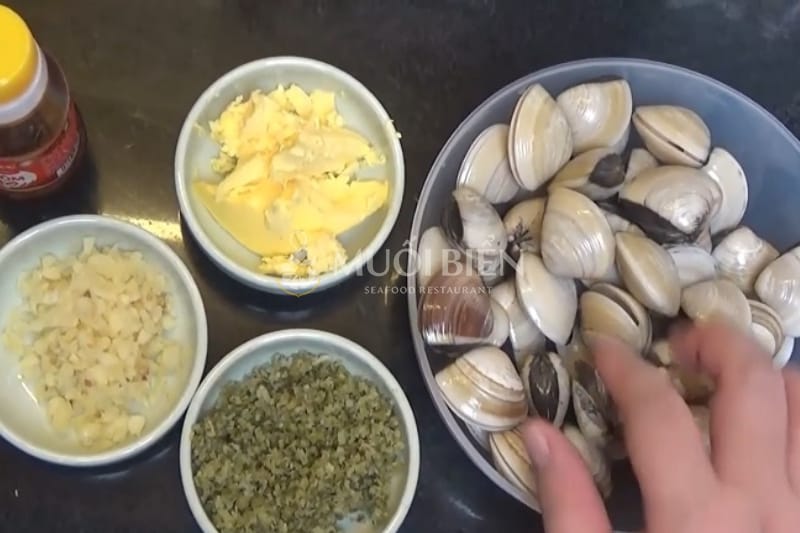nghêu xào bơ tỏi