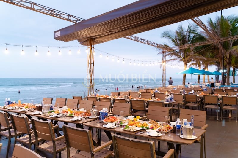Không gian view biển tại Muối Biển nhà hàng cơm đoàn Đà Nẵng