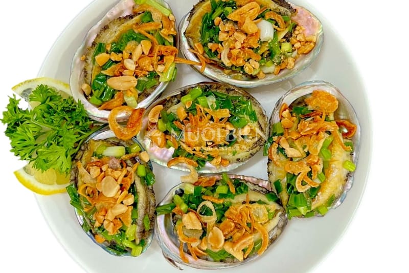 Bào ngư nướng mỡ hành thơm lừng Bào ngư nướng mỡ hành