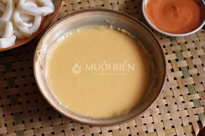 trộn bột chiên giòn mực ống chiên giòn