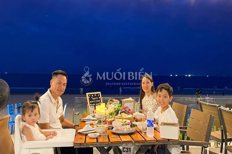 Muối Biển Seafood Restaurant - Địa điểm tổ chức sinh nhật Đà Nẵng bên bờ biển Mỹ Khê địa điểm tổ chức sinh nhật đà nẵng