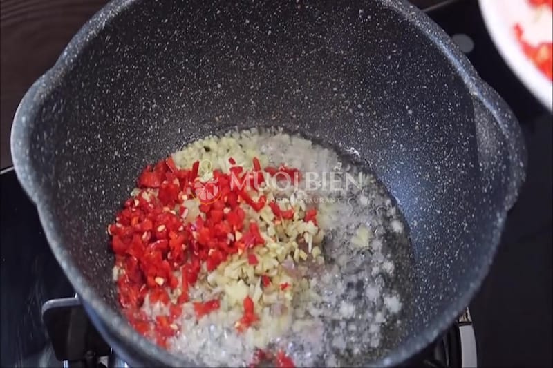 ốc hương xào sả ớt