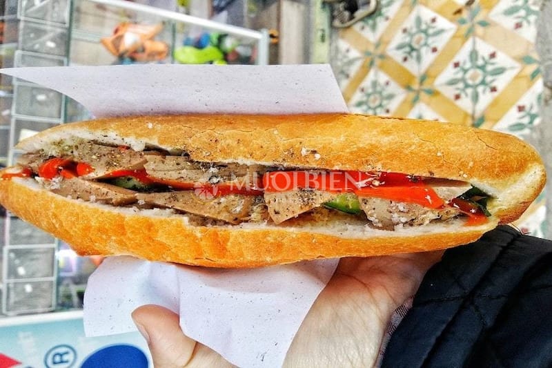 Quán ăn sáng Đà Nẵng bánh mỳ ông Tý được nhiều thực khách yêu thích