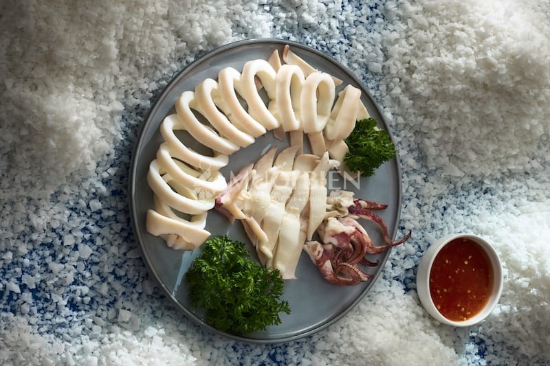 Mực ống hấp tại Muối Biển Seafood Restaurant hấp mực ống