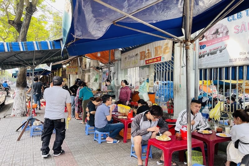 Xôi gà bà bé - Quán ăn sáng vỉa hè, bình dân tại Đà Nẵng Xôi gà bà bé - Quán ăn sáng vỉa hè, bình dân tại Đà Nẵng