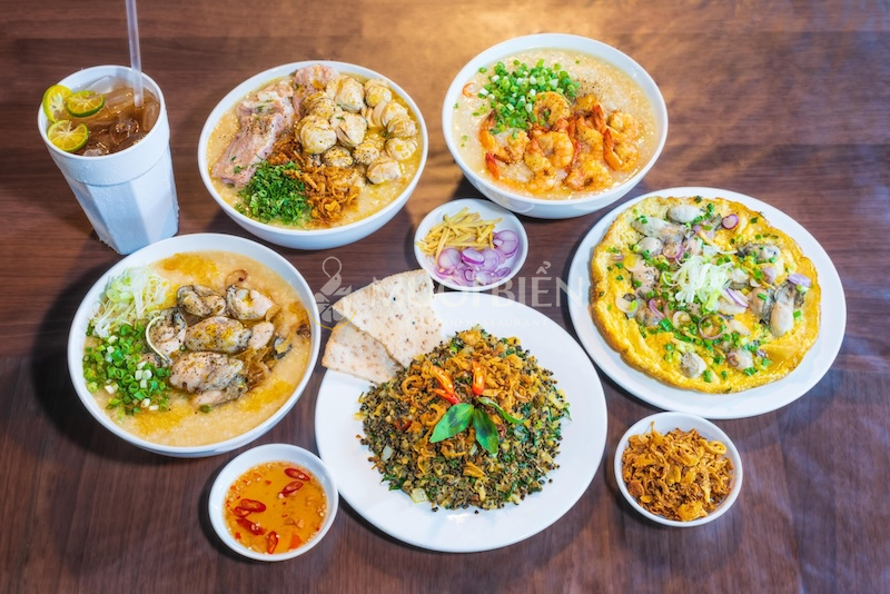 Cháo nghêu Hội An - bà Nguyệt hấp dẫn