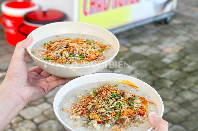 Cháo nghêu Trương Định cháo mềm, nghêu tươi ngọt tự nhiên