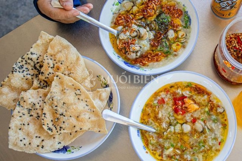 Cháo nghêu cô Gió nổi tiếng ở biển An Bàng, Hội An