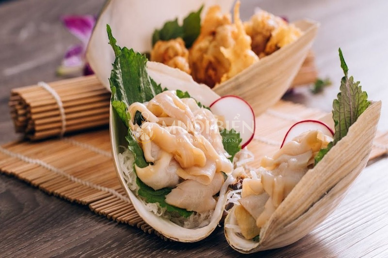 Thái lát và trình bày món sashimi ốc vòi voi