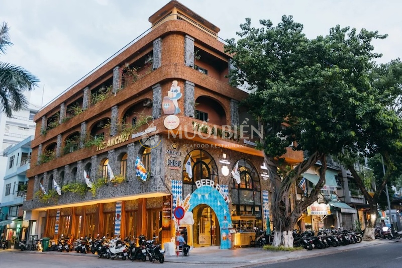 Anchor Restaurant - an ideal birthday venue in Da Nang for those who appreciate Asian and European cuisine