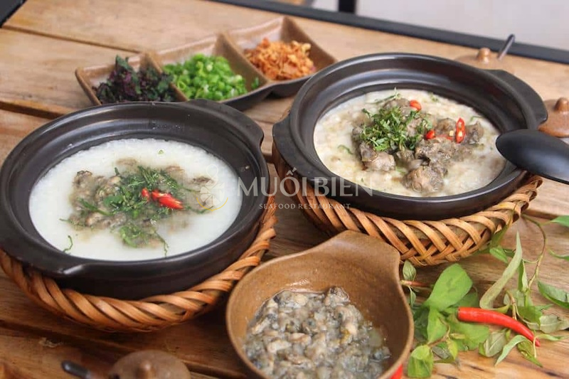 Cháo hàu Đà Nẵng hấp dẫn tại Tự do quán