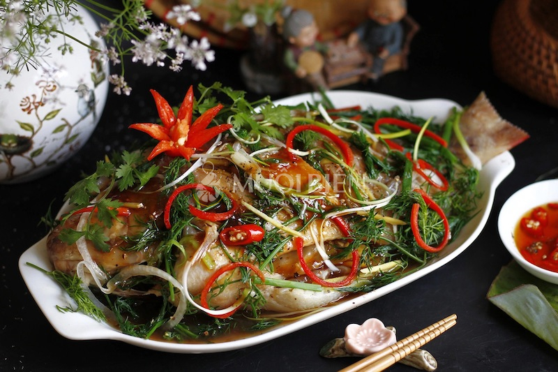 Thưởng thức thành phẩm cá diêu hồng hấp xì dầu thơm ngon