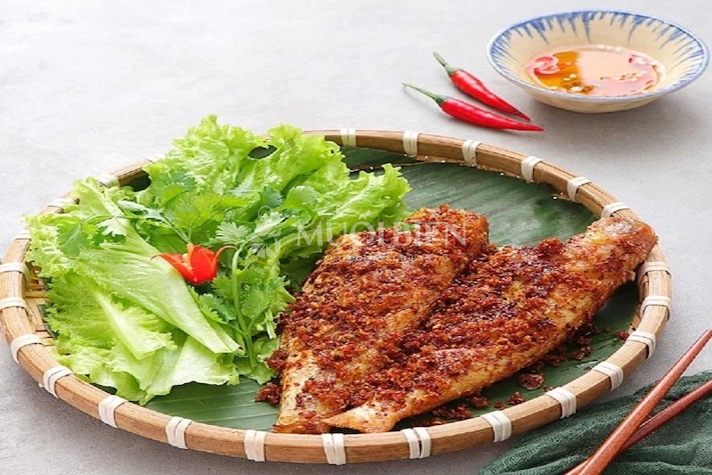 Cá diêu hồng chiên sả ớt thơm cay đậm vị