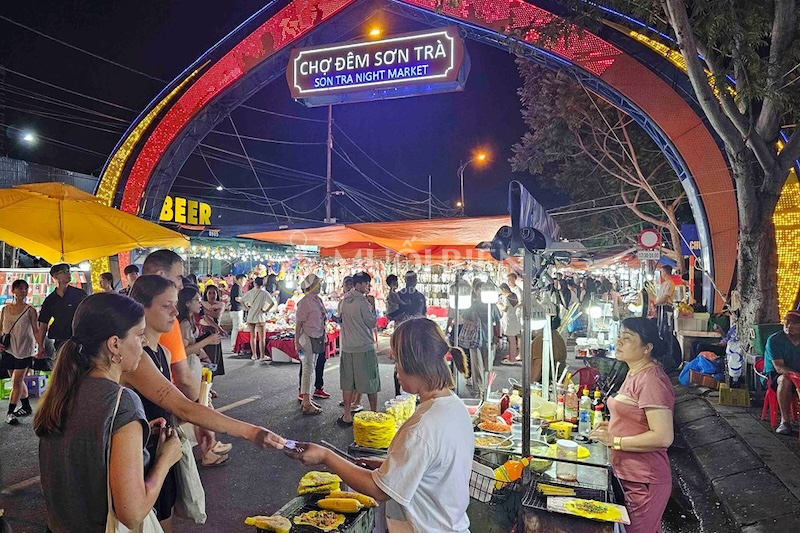 Chợ đêm Sơn Trà - Địa điểm vui chơi ở Đà Nẵng về đêm sôi động