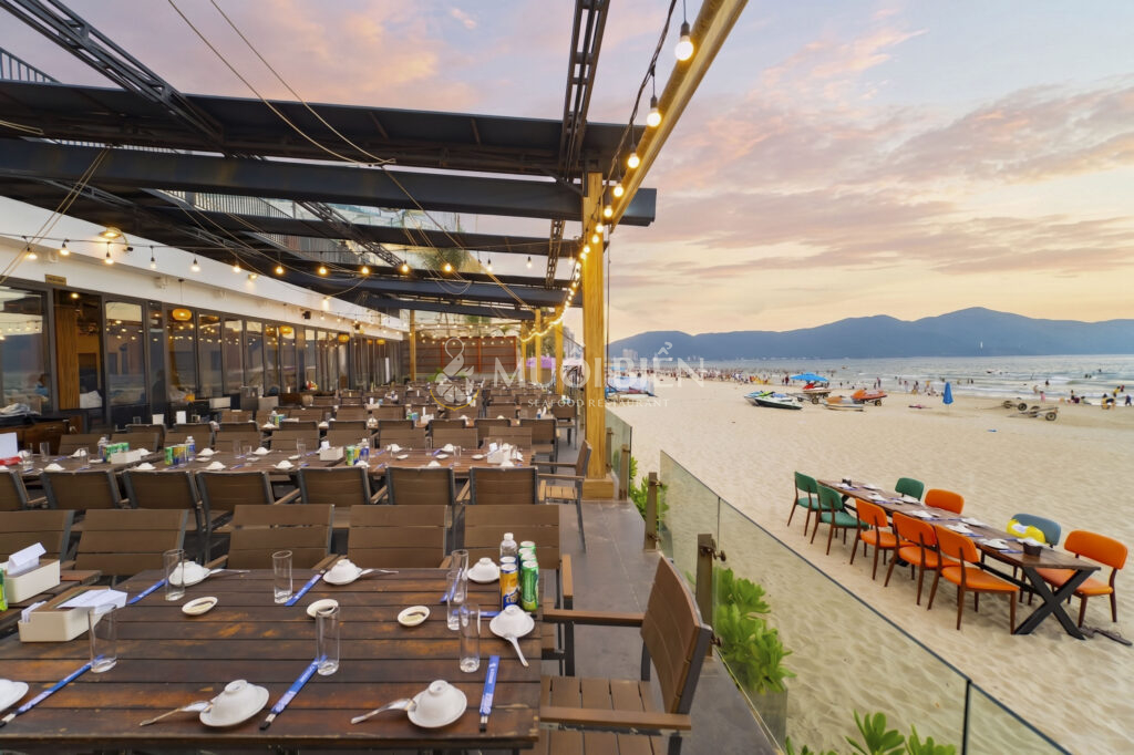 Trải nghiệm hoàng hôn cạnh biển tại Muối Biển Seafood Restaurant