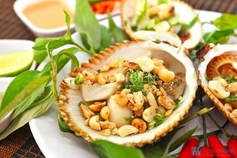 Thưởng thức món sò dương nướng mỡ hành thơm béo